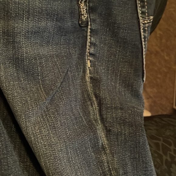 Silver Suki skinny fit capris! Excellent used condition - Picture 7 of 8